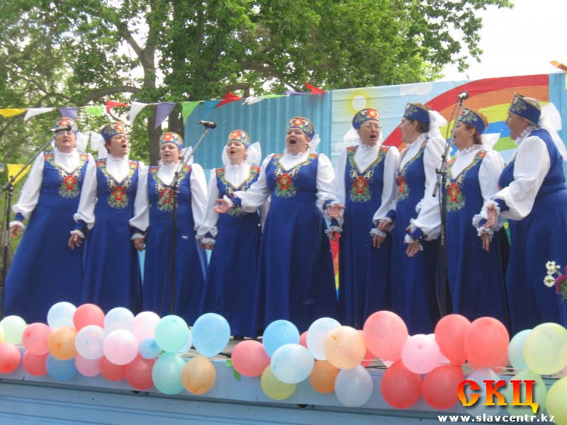 День русской культуры (14 июня 2009), ансамбль \"Черноярочка\"