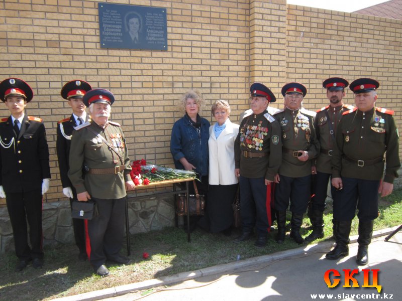 На открытии памятного знака матери Карбышева (7 мая 2013)