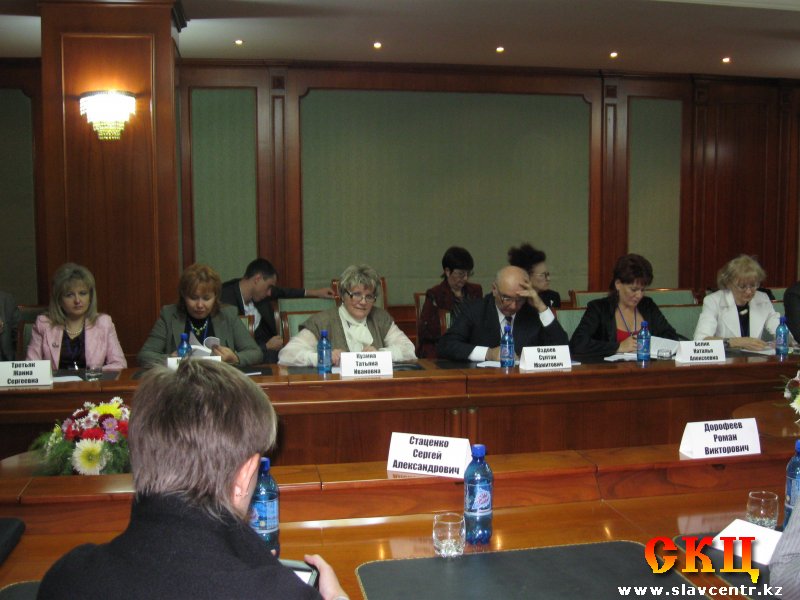 Татьяна Кузина на региональной конференции российских соотечественников стран Центральной Азии (Душанбе, октябрь 2009)