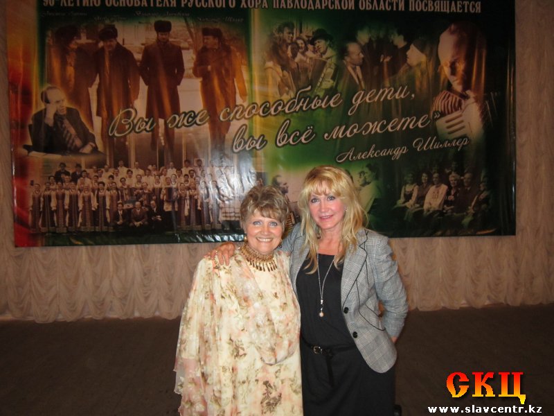 Татьяна Кузина и Л. Шиллер на юбилейном концерте ветеранов хора А.Шиллера (май 2012)