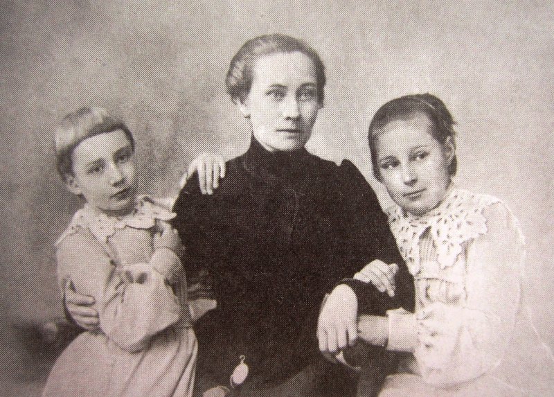 Анастасия Цветаева с А.И. Доброхотовой, Нерви, 1903